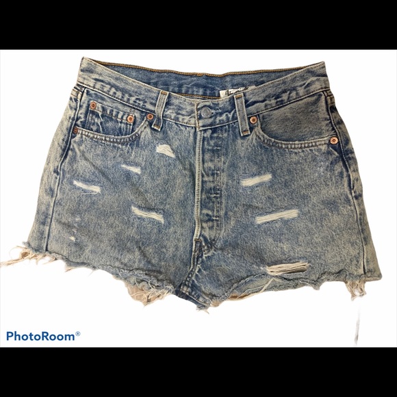 Levi’s reworked denim shorts 🤠 - Picture 1 of 4